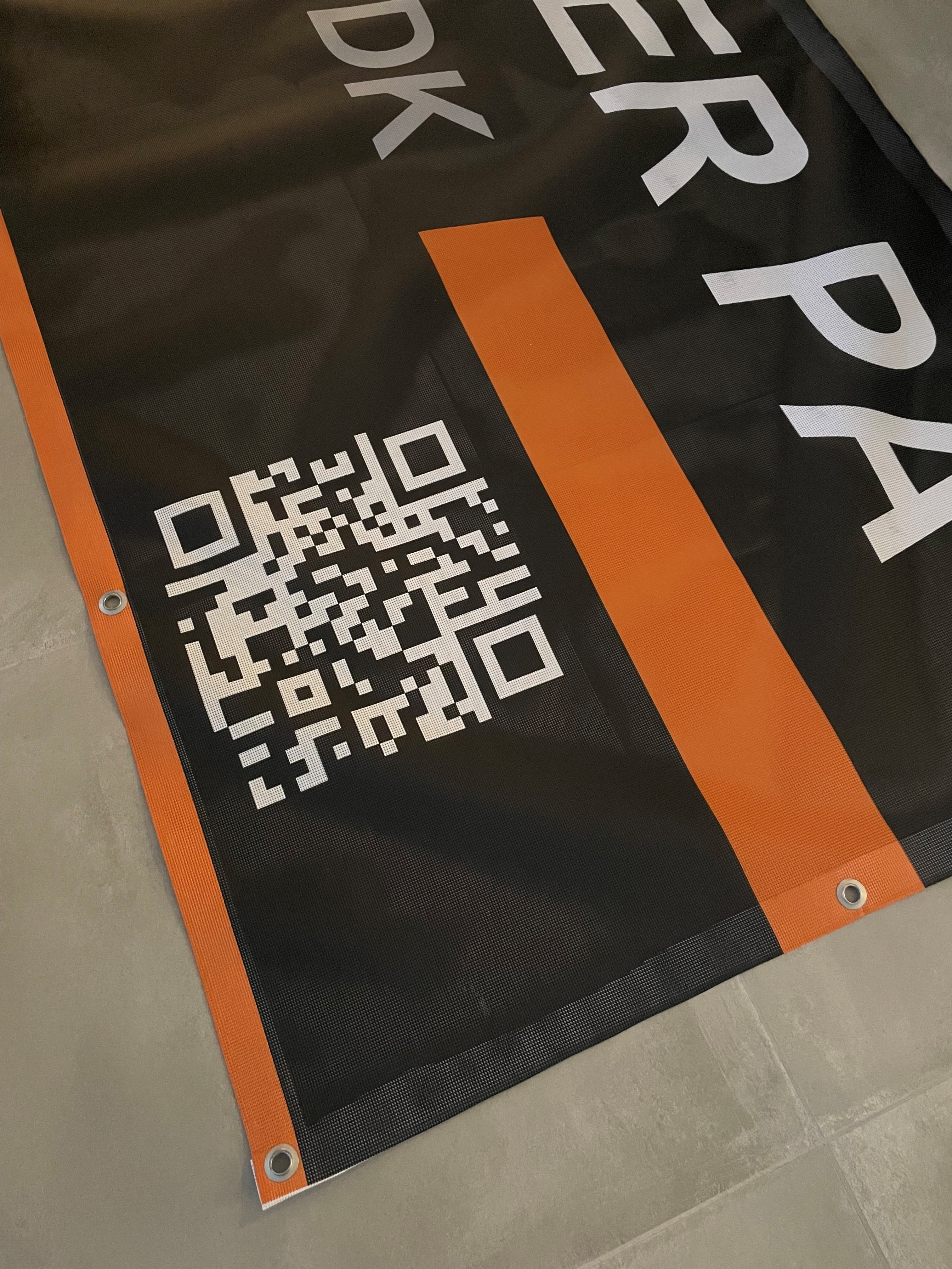 Øjer på mesh banner Øjer på mesh banner