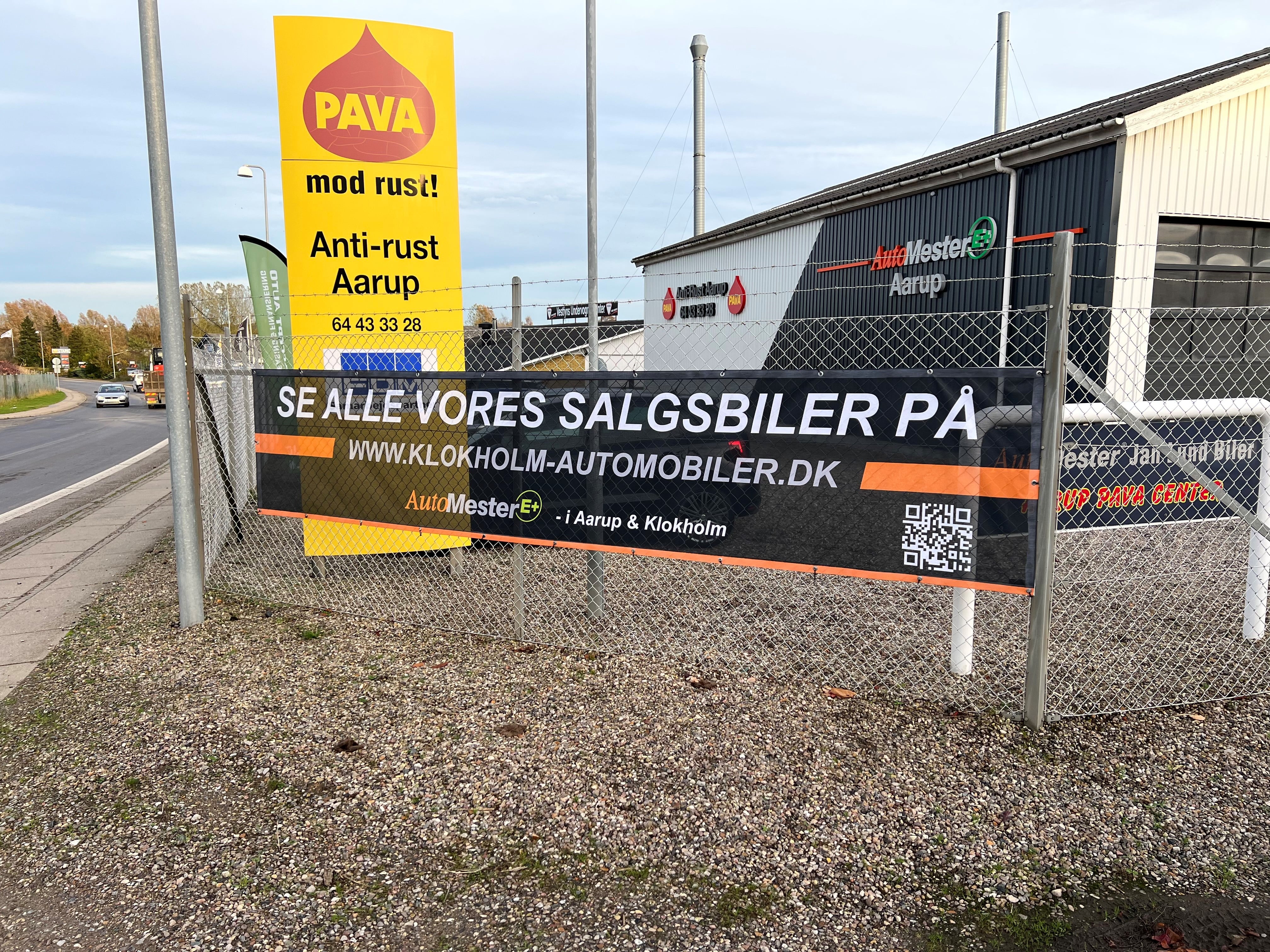 MESH banner på hegn MESH banner på hegn